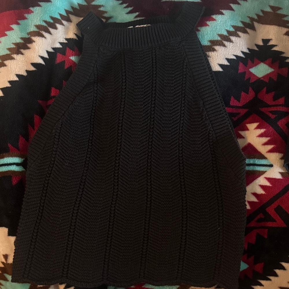 Elegant Black knit crop top
